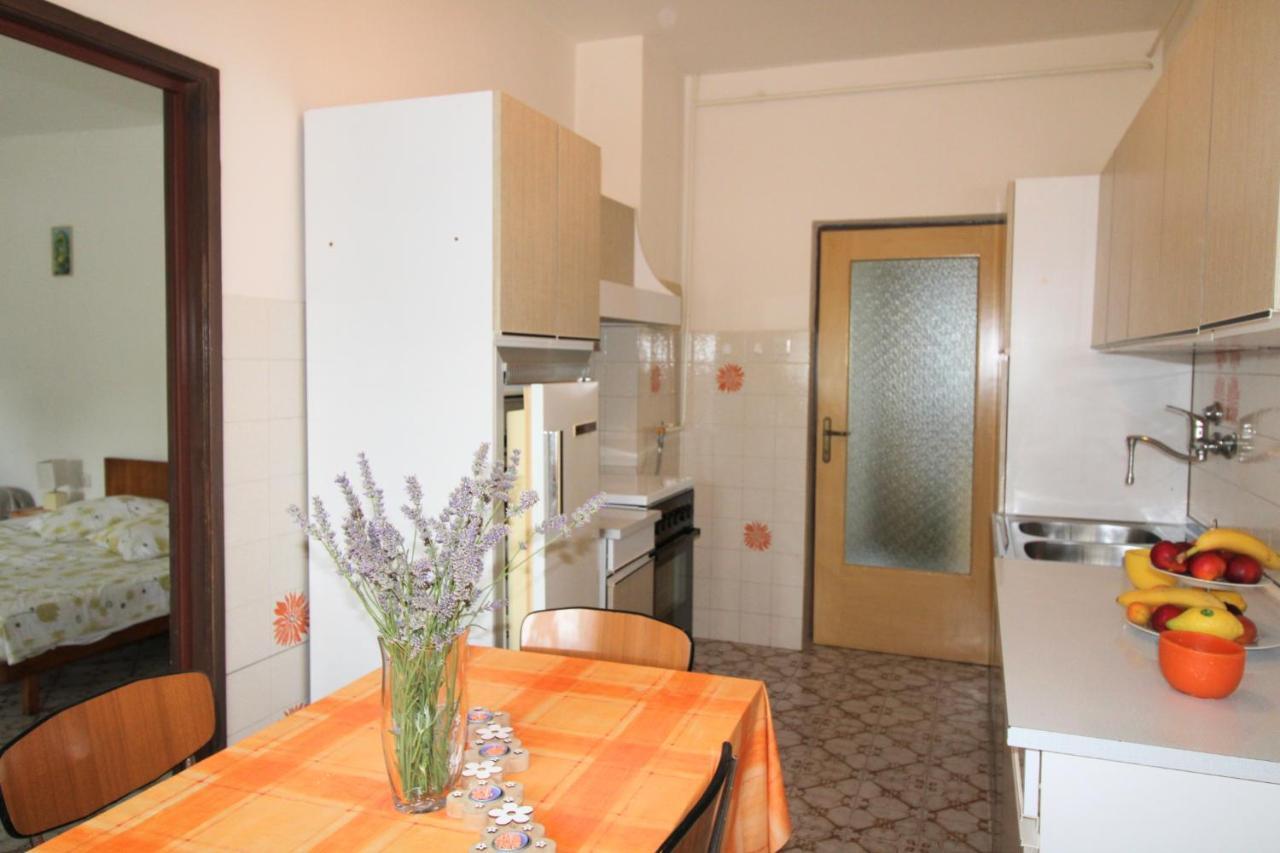 Apartment Valentina Ližnjan Exteriör bild